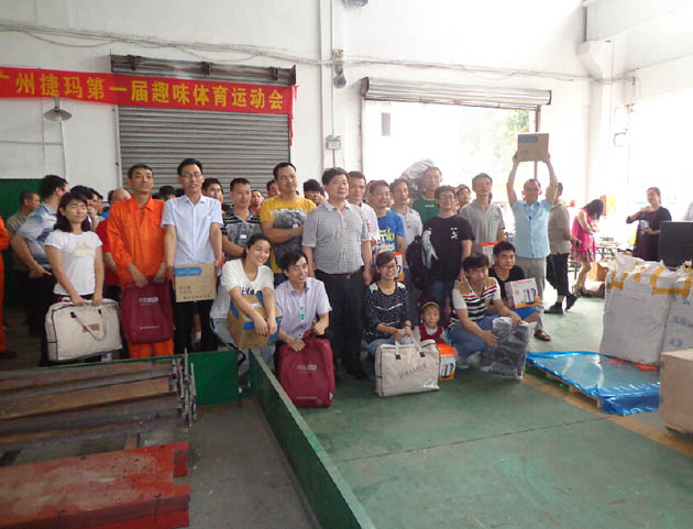 活動(dòng)最后所有運(yùn)動(dòng)之星合影 活動(dòng)最后所有運(yùn)動(dòng)之星合影